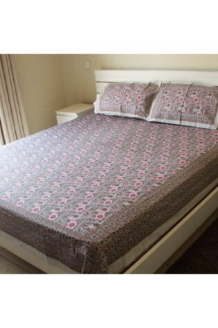 red-flower-pattern-badsheet