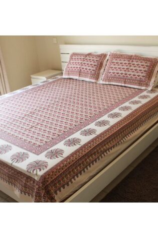 red-patter-bedsheet-side